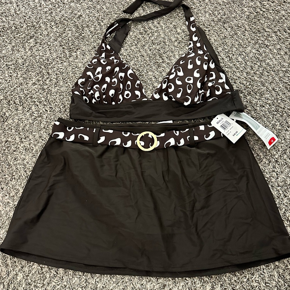 Stylish Black and White Women's Swimwear